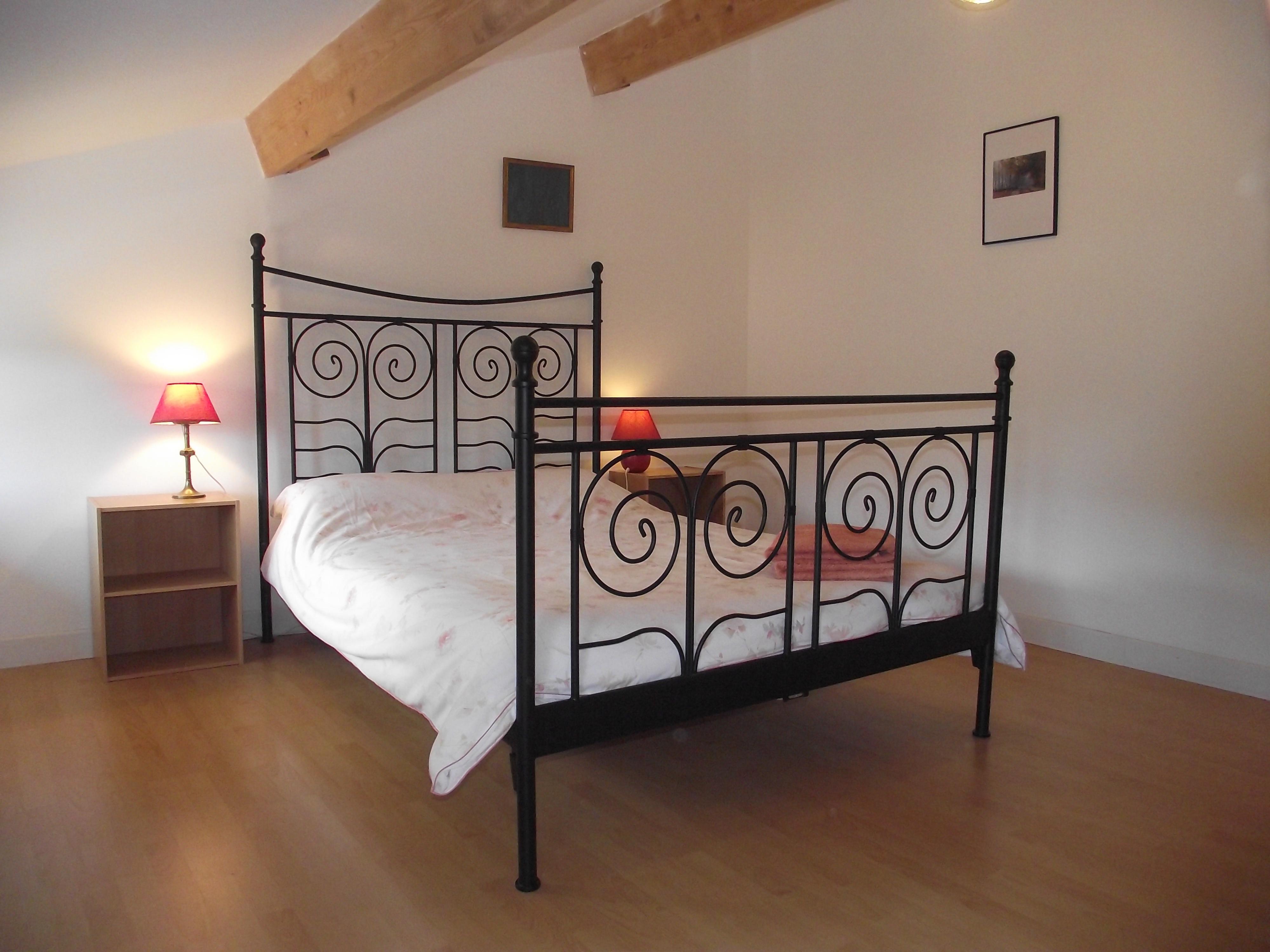 Chambre, Les Hiboux gites, Crezieres. France