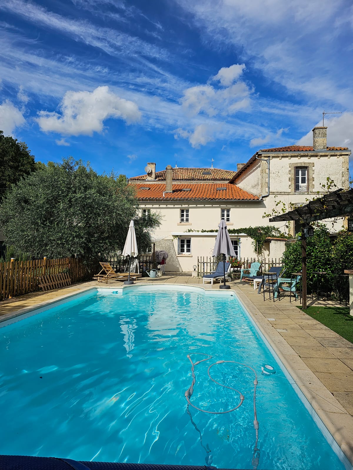 La piscine et la ferme