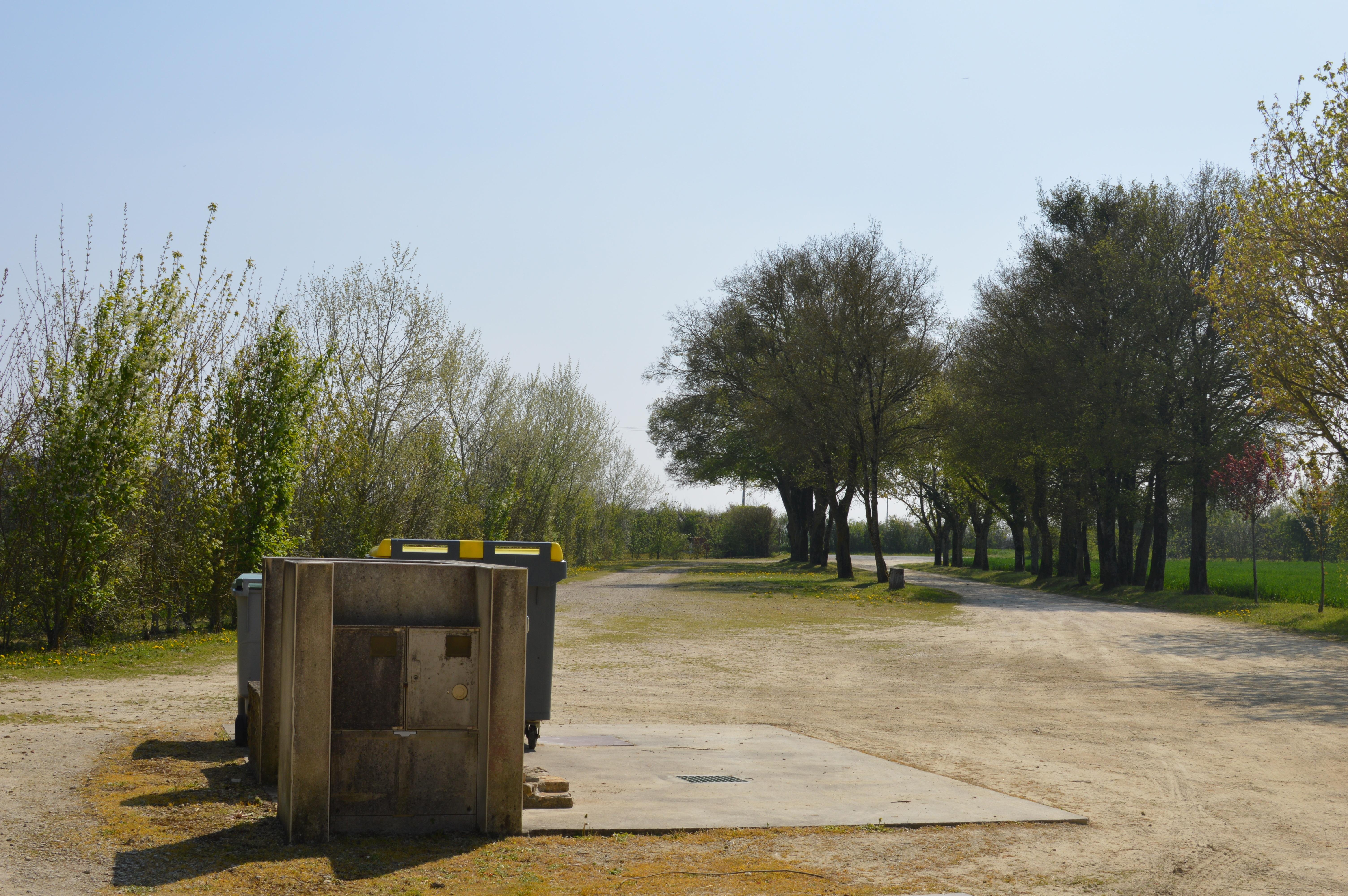 Aire de camping car - Etang des Marzelles